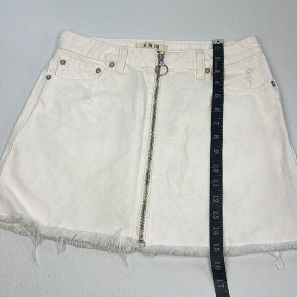 We The Free Zip It Up Mini Skirt White Distressed Raw Hem Jean Denim Full-Zip - Picture 7 of 10